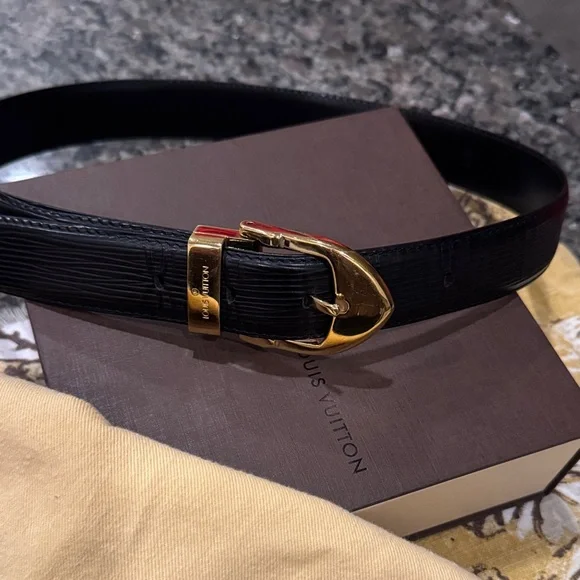 Louis Vuitton EPI LEATHER Belt with Golden Buckle - Picture 8 of 10